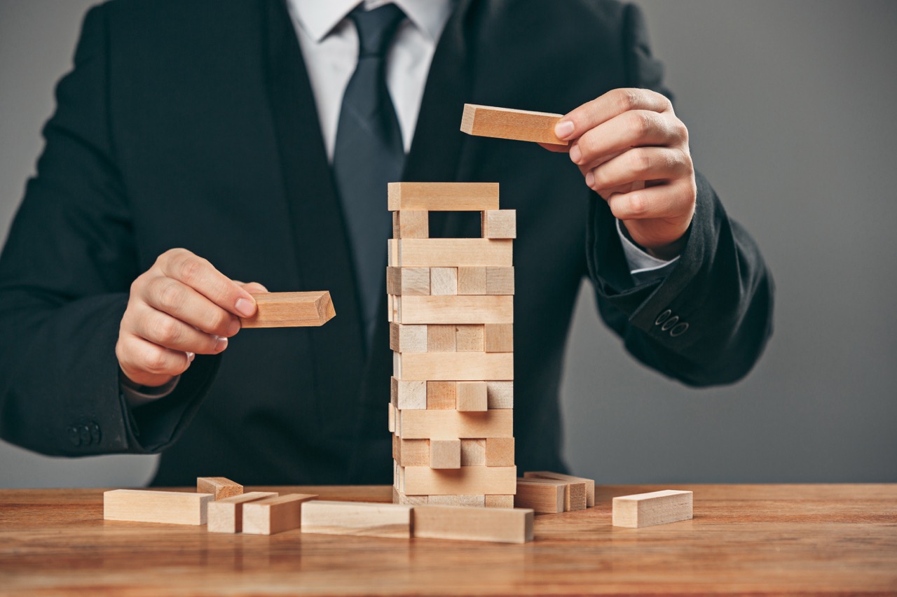 The Real Obstacles Project Managers Face: From Unrealistic Goals to Communication Breakdowns